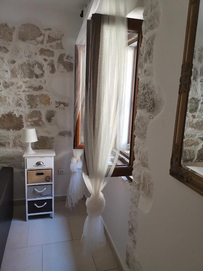 Apartment Martin - 10 Mt To The Beach Rovinj Exterior photo